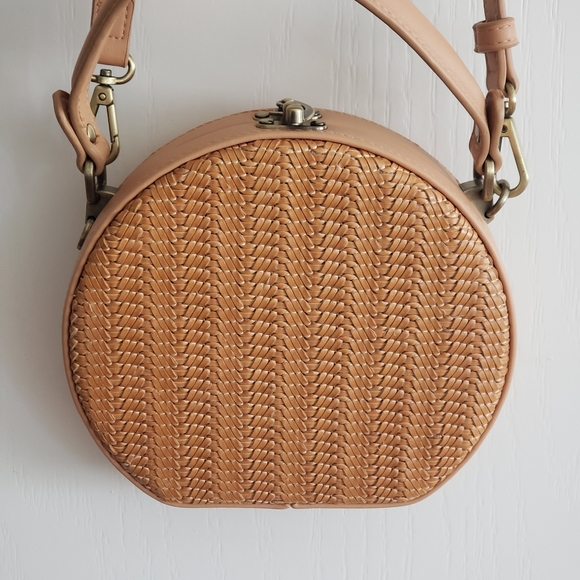 Street Level Handbags - Street Level Round Rattan-like crossbody Purse